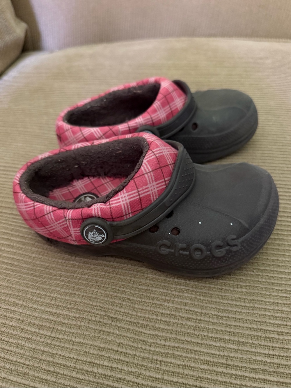 CROCS - size 10-11 - cute plaid lining